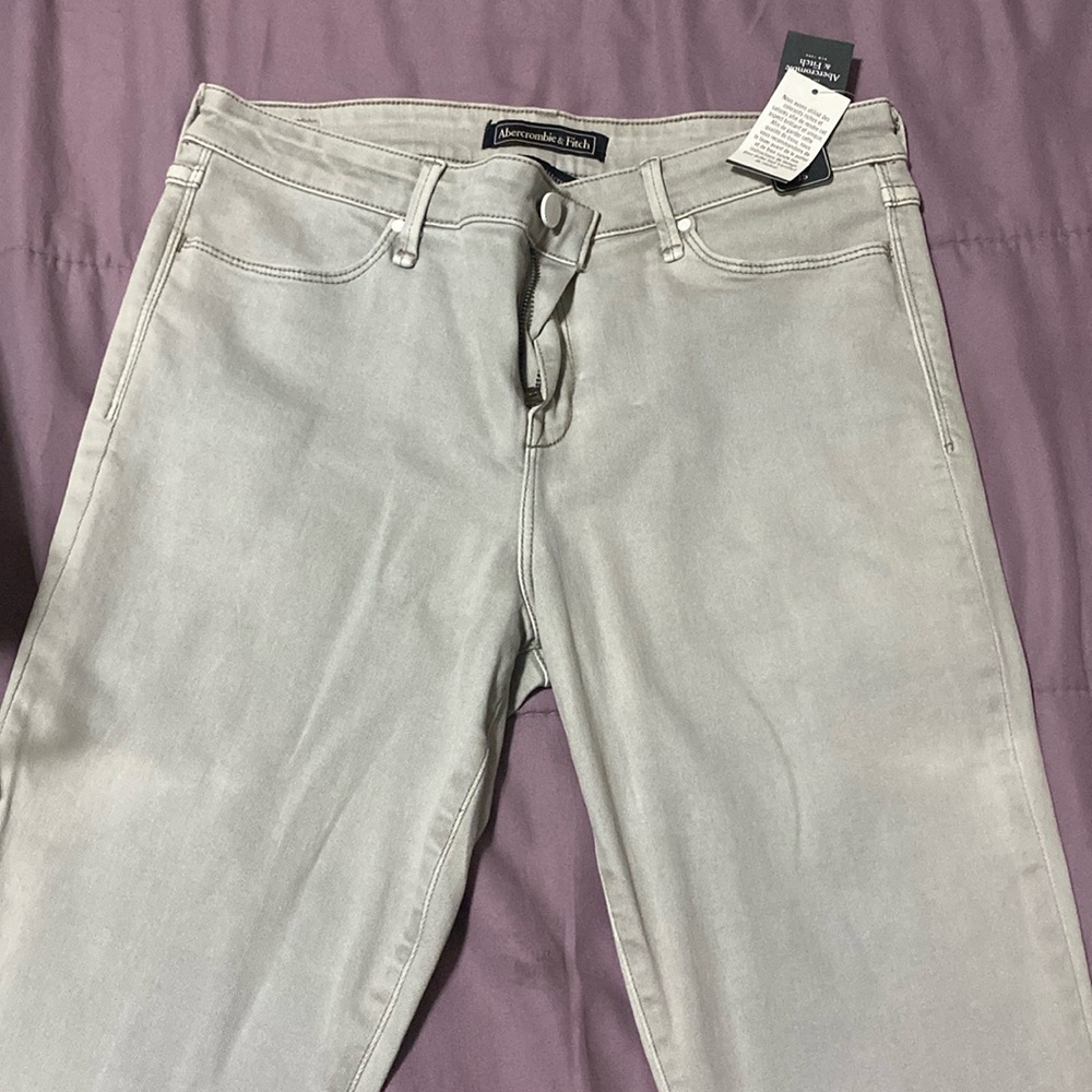 Women’s Abercrombie skinny jeans light grey size 28